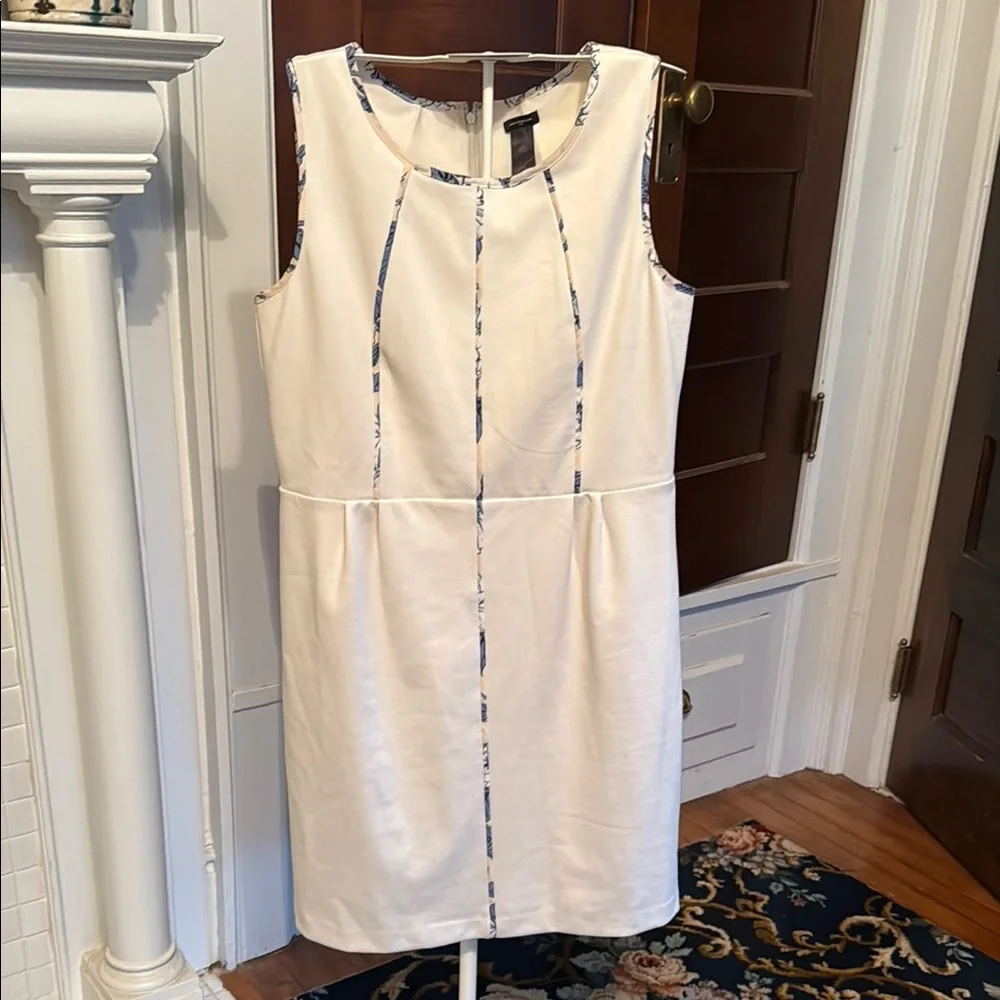 Ann Taylor Dress in Classic ivory w/ floral patterned piping. Worn about 4x